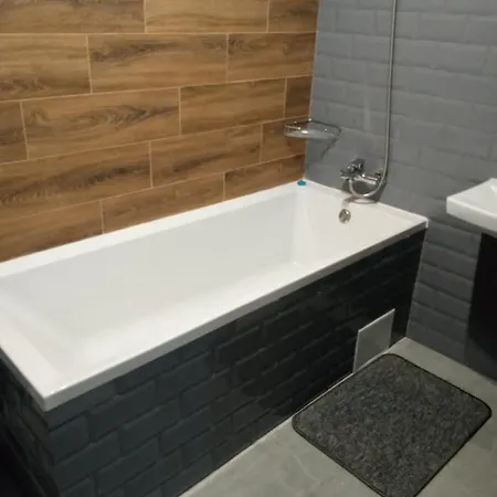 посуточно отличная в центре Apartament Użhorod